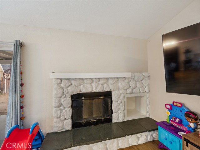Detail Gallery Image 5 of 30 For 18443 Thomas Ct, Adelanto,  CA 92301 - 3 Beds | 2 Baths