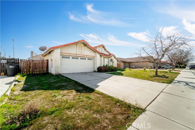 Detail Gallery Image 3 of 30 For 4044 Belleshire, Palmdale,  CA 93552 - 3 Beds | 2 Baths