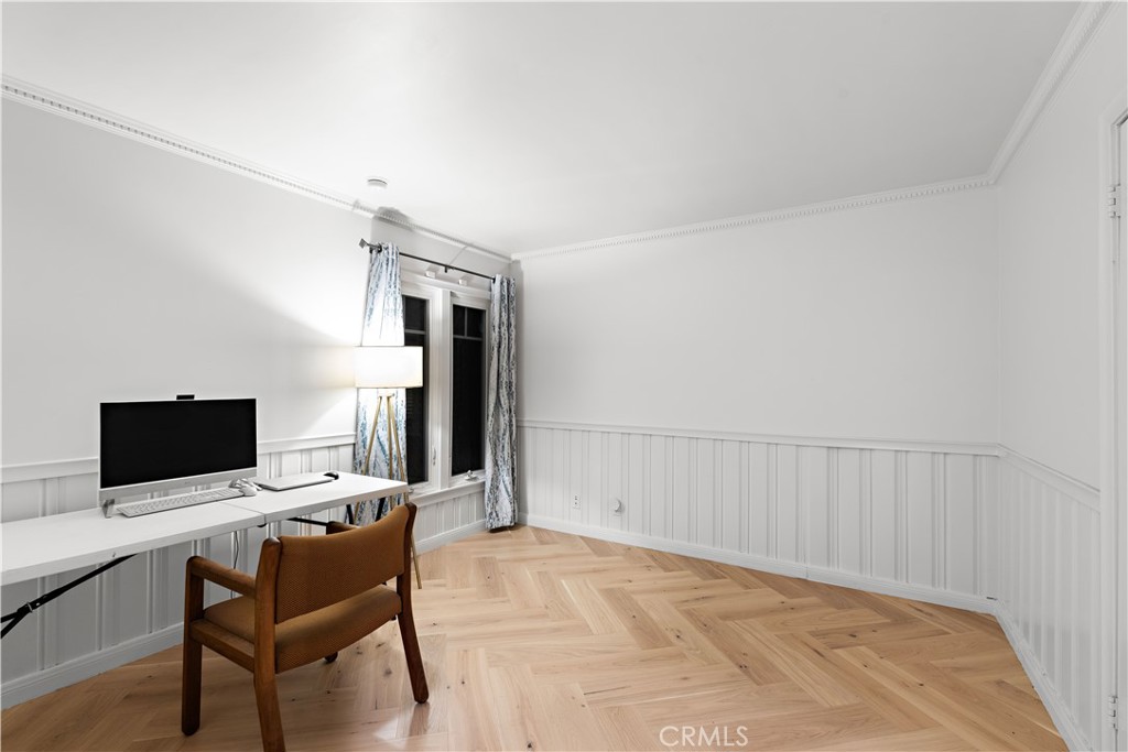 https://media.crmls.org/medias/17f80bce-8c2f-413c-bf48-a9566efa15e7.jpg?preset=X-Large