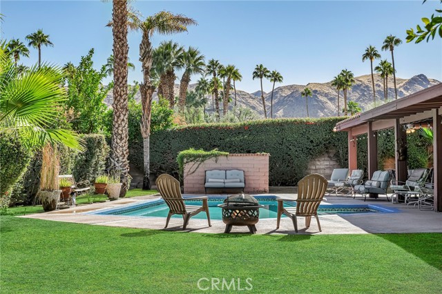 Detail Gallery Image 1 of 33 For 1560 S Beverly Dr, Palm Springs,  CA 92264 - 4 Beds | 2 Baths