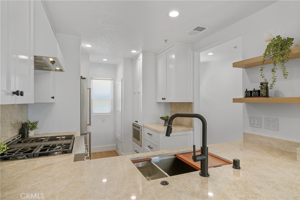 17f86511 E18a 4913 8c6b B183fc63cbe4