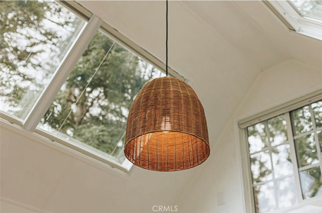 https://media.crmls.org/medias/17f86673-3d72-4b9d-a295-c60cb246db82.jpg?preset=X-Large