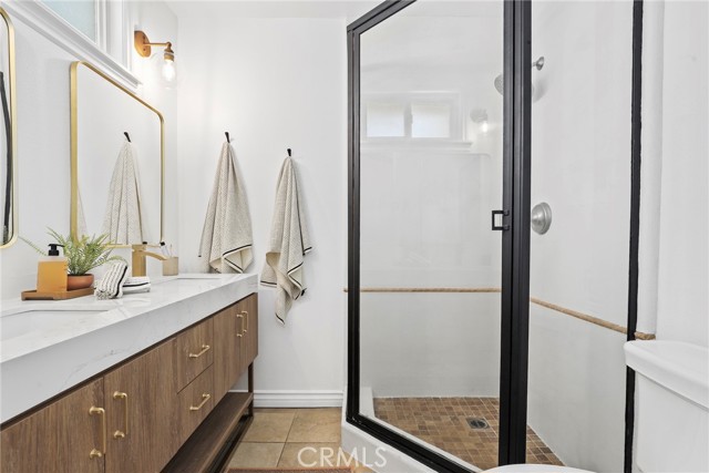 Detail Gallery Image 15 of 44 For 4410 Canoga Dr, Woodland Hills,  CA 91364 - 4 Beds | 3 Baths