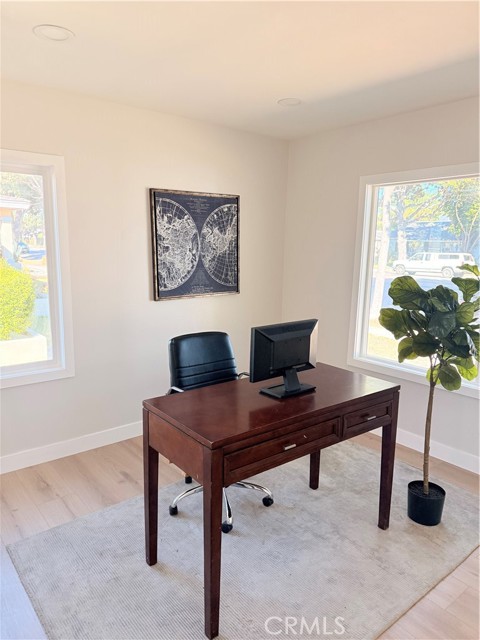 Detail Gallery Image 5 of 7 For 9533 Paramount Bld, Downey,  CA 90240 - 3 Beds | 1 Baths