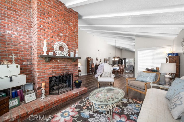 1092 Deborah Street, Upland CA: https://media.crmls.org/medias/17fac4e0-9caf-4d00-a0f0-c92918e4b0f4.jpg