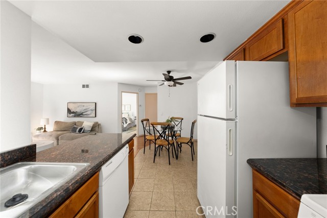 Detail Gallery Image 5 of 19 For 1142 W Blaine St #202,  Riverside,  CA 92507 - 1 Beds | 1 Baths