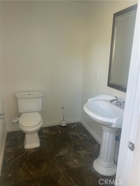 Detail Gallery Image 12 of 15 For 121 S Dale #111,  Anaheim,  CA 92804 - 3 Beds | 2/1 Baths