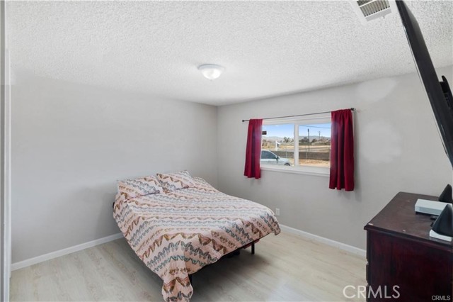 Detail Gallery Image 11 of 15 For 13686 Kiowa Rd, Apple Valley,  CA 92308 - 3 Beds | 2 Baths