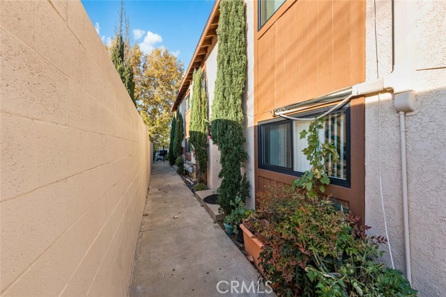 Detail Gallery Image 2 of 27 For 324 E Avenue Q7, Palmdale,  CA 93550 - 2 Beds | 2 Baths