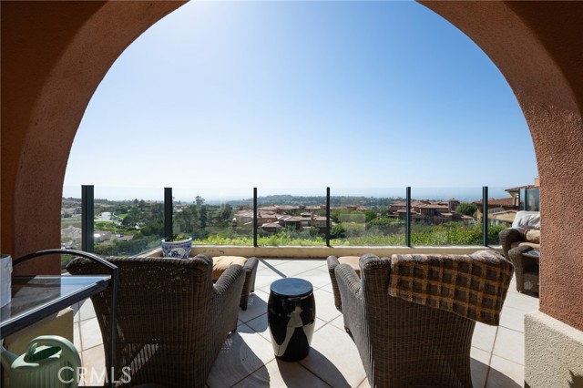 11 Classico Drive, Newport Coast CA: https://media.crmls.org/medias/17fd8e89-625e-4719-a782-8c6fac9e4c94.jpg