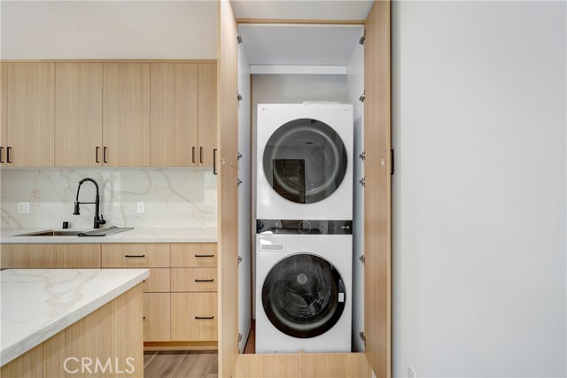 Detail Gallery Image 7 of 15 For 2822 1/2 Waverly Dr, Los Angeles,  CA 90039 - 3 Beds | 2 Baths