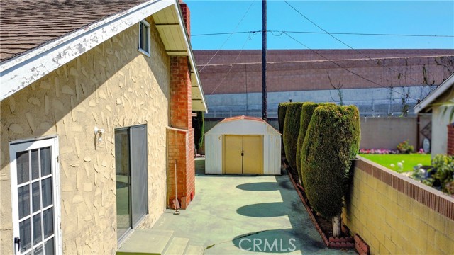 1702 E Bach Street, Carson CA: https://media.crmls.org/medias/17fdd2f3-4902-4614-8fd8-59a0d3e2157a.jpg