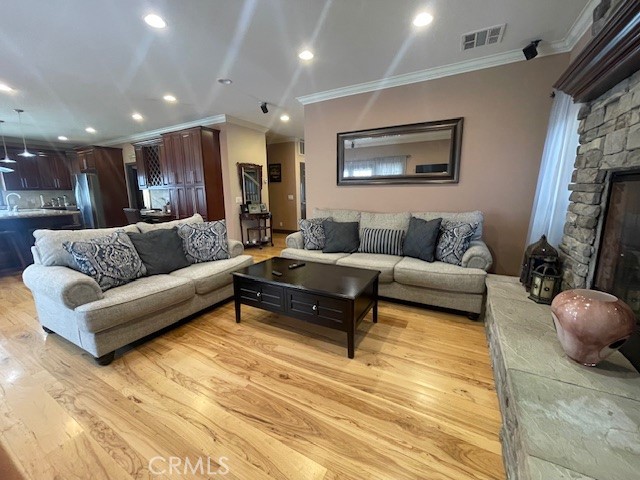 https://media.crmls.org/medias/17fe4544-449e-4ca2-a042-6cfc43165eaf.jpg?preset=X-Large