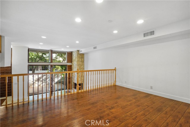 Detail Gallery Image 18 of 57 For 5345 White Oak Ave #J,  Encino,  CA 91316 - 3 Beds | 2/1 Baths