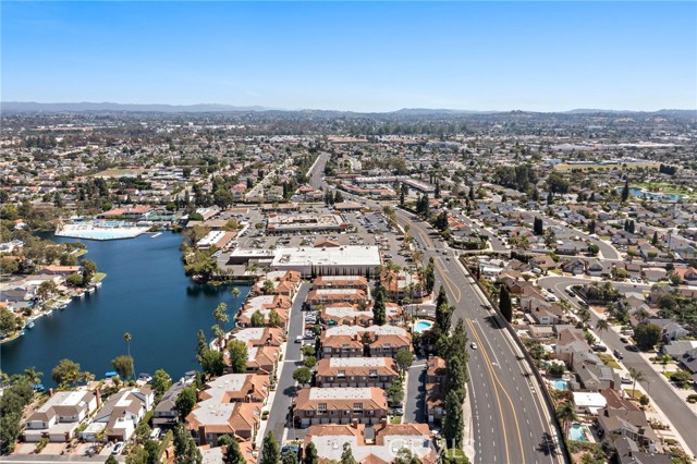 24210 Jasper Lake Lane, Lake Forest CA: https://media.crmls.org/medias/17ffe51e-3c68-4ba0-b1d2-761b046cca4d.jpg