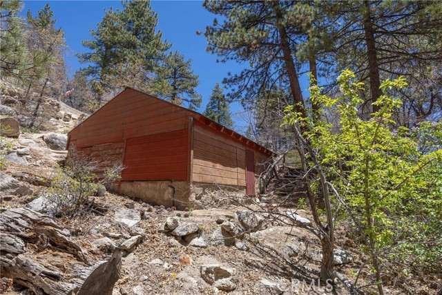 352 Big Bear Trail, Fawnskin CA: https://media.crmls.org/medias/17ffec4f-f653-40f3-b43f-e89f739c157c.jpg