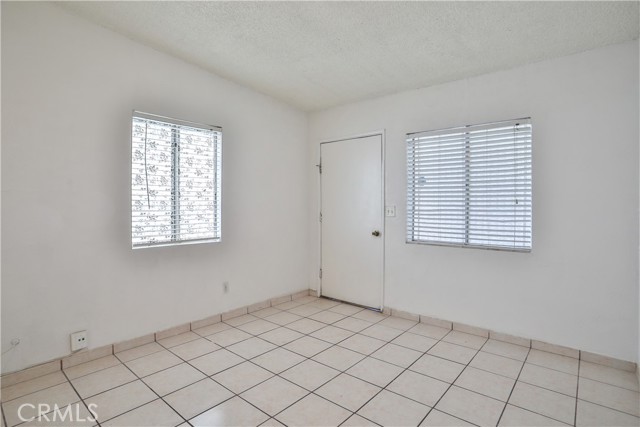 5787 Warren Street, Riverside CA: https://media.crmls.org/medias/1800a1a4-b603-4f16-b165-d73514d71146.jpg