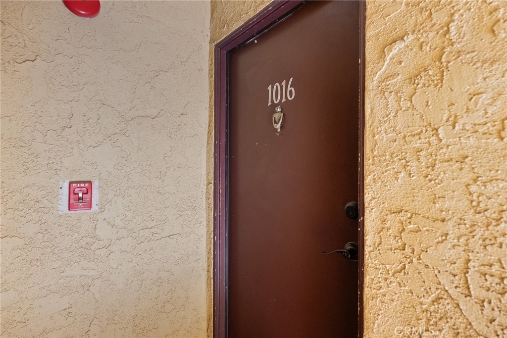 https://media.crmls.org/medias/1801ef1d-5190-434a-a06f-1c69ab7a9666.jpg?preset=X-Large