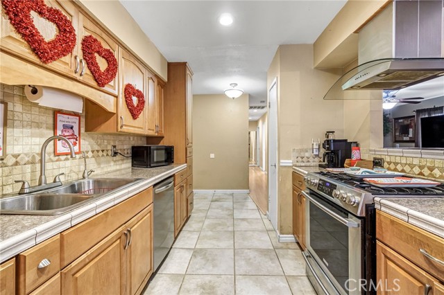 Detail Gallery Image 13 of 27 For 3849 N Stanford, Fresno,  CA 93727 - 3 Beds | 2 Baths