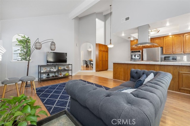 Detail Gallery Image 3 of 35 For 7810 Valley Flores Dr, West Hills,  CA 91304 - 3 Beds | 2 Baths