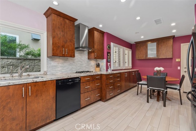 6260 Napoli Court, Long Beach CA: https://media.crmls.org/medias/1803ebf3-99ad-4e5d-8187-13d7c1679575.jpg