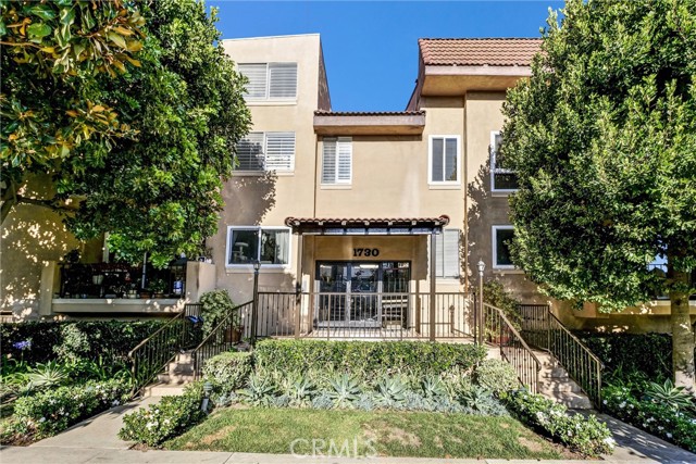 Detail Gallery Image 3 of 38 For 1730 Camden Ave #208,  Los Angeles,  CA 90025 - 2 Beds | 2 Baths