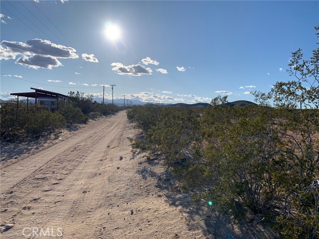 Detail Gallery Image 2 of 13 For 42 Foxy Flats Rd, Joshua Tree,  CA 92252 - – Beds | – Baths