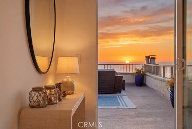 555 Esplanade, Redondo Beach, California 90277, 3 Bedrooms Bedrooms, ,2 BathroomsBathrooms,Residential,For Sale,Esplanade,SB26067833