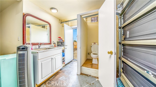 Detail Gallery Image 20 of 22 For 3937 W 106th St, Inglewood,  CA 90303 - 4 Beds | 2 Baths