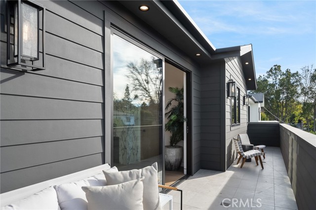 4453 Gentry Avenue, Studio City CA: https://media.crmls.org/medias/1805f42e-fbc0-49f2-8c30-a020248a3c1b.jpg