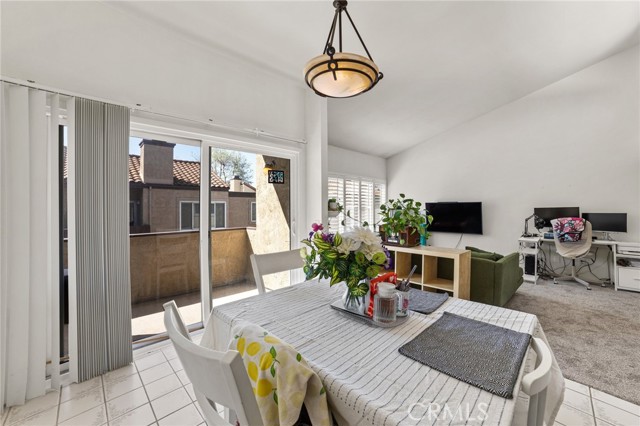 9341 Shadowood Drive, Montclair CA: https://media.crmls.org/medias/1805f8ab-2d8a-4222-942f-30ac621db10c.jpg