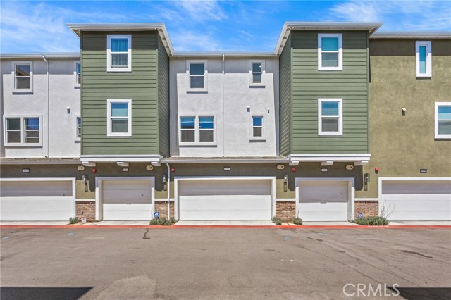 1752 Cayton Loop, West Covina CA: https://media.crmls.org/medias/1806387b-f1cc-4123-a859-1231e46901ac.jpg