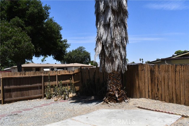 1956 Calle Arboleda, Hemet CA: https://media.crmls.org/medias/1806c31a-c540-48b7-b1bb-8de3c0391391.jpg