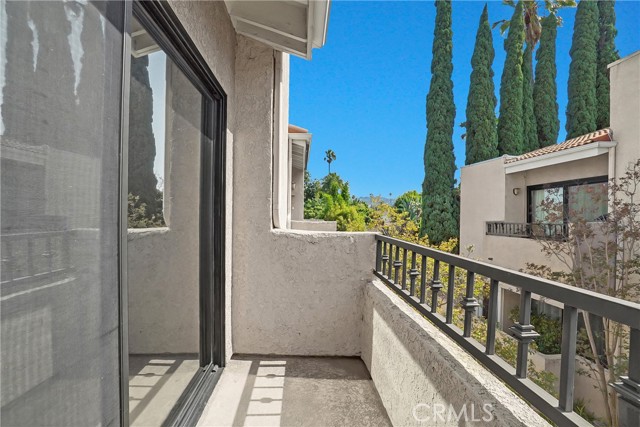 Detail Gallery Image 7 of 14 For 14634 Magnolia Bld #4,  Sherman Oaks,  CA 91403 - 2 Beds | 2/1 Baths