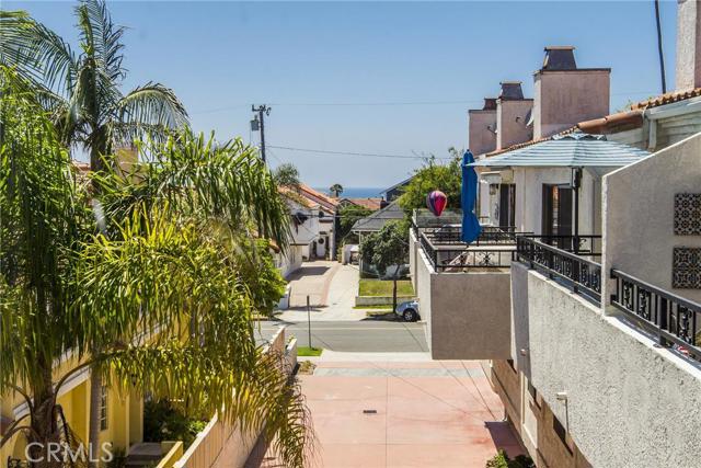 220 Helberta Avenue, Redondo Beach, California 90277, 4 Bedrooms Bedrooms, ,3 BathroomsBathrooms,Residential,Sold,Helberta,PV16158367