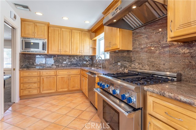 20357 Fairweather Street, Canyon Country CA: https://media.crmls.org/medias/18076fdd-a21b-4866-9b33-c0b74a9e444a.jpg