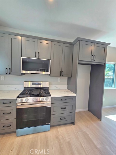Detail Gallery Image 6 of 18 For 902 Magnis St #B,  Arcadia,  CA 91006 - 2 Beds | 2 Baths