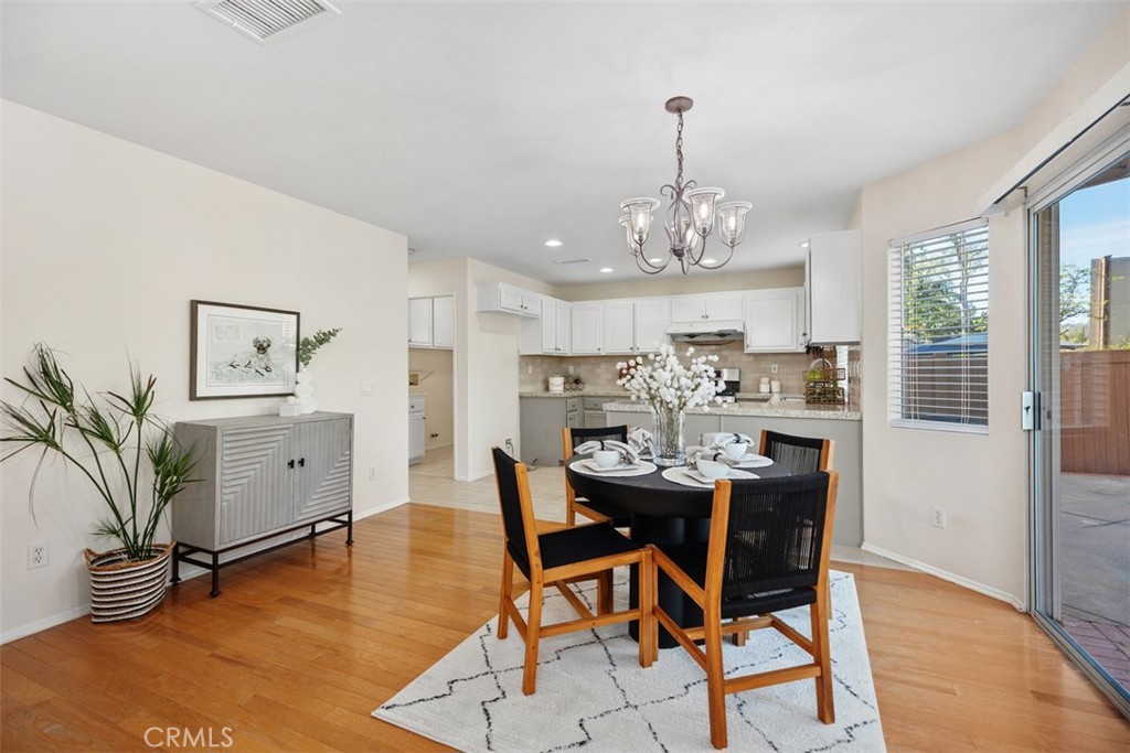 https://media.crmls.org/medias/18080b8b-8d5f-404e-8f11-f5b666076d24.jpg?preset=X-Large