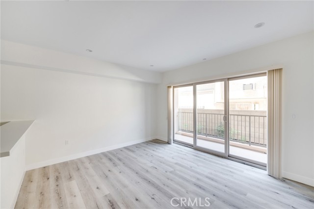 Detail Gallery Image 5 of 19 For 14526 Hartland St #106,  Van Nuys,  CA 91405 - 2 Beds | 2 Baths