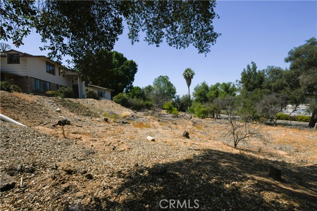 2475 Sunset Drive, Riverside CA: https://media.crmls.org/medias/18091c22-7aec-4302-804b-08b50a8d94c2.jpg