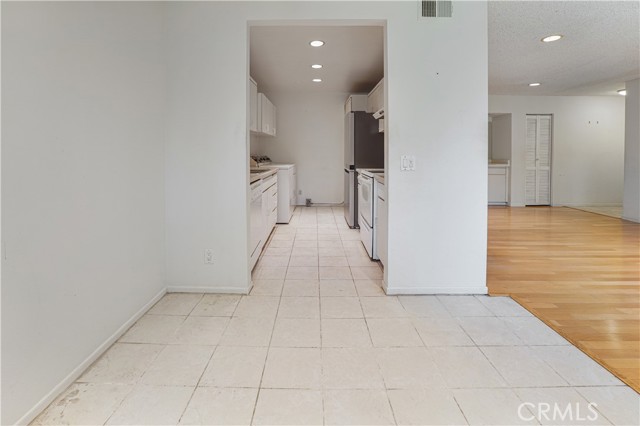 Detail Gallery Image 15 of 52 For 23675 Park Capri #24,  Calabasas,  CA 91302 - 2 Beds | 2 Baths