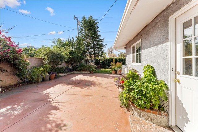 1045 Cathedral Way, Pomona CA: https://media.crmls.org/medias/180a4b2e-961d-4179-a5b3-1aa7aa6a76ff.jpg