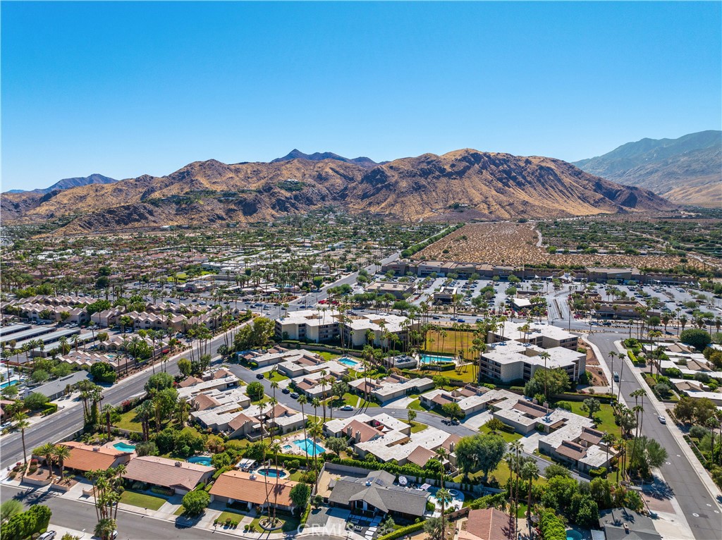 https://media.crmls.org/medias/180b448d-9daf-4854-be7f-d818d1ab6cf7.jpg?preset=X-Large
