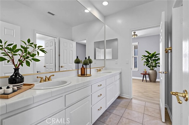 Detail Gallery Image 23 of 38 For 23922 Lakeside Rd, Valencia,  CA 91355 - 3 Beds | 3 Baths