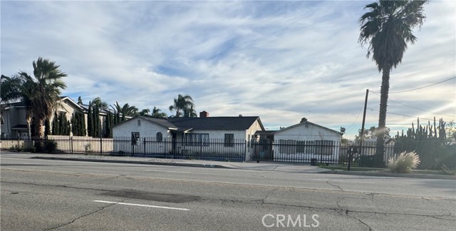 Detail Gallery Image 5 of 22 For 16539 Miller, Fontana,  CA 92336 - 5 Beds | 1 Baths