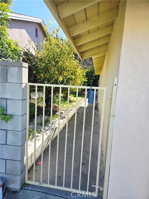 Detail Gallery Image 4 of 21 For 3030 E Valley View Ave, West Covina,  CA 91792 - 4 Beds | 2 Baths