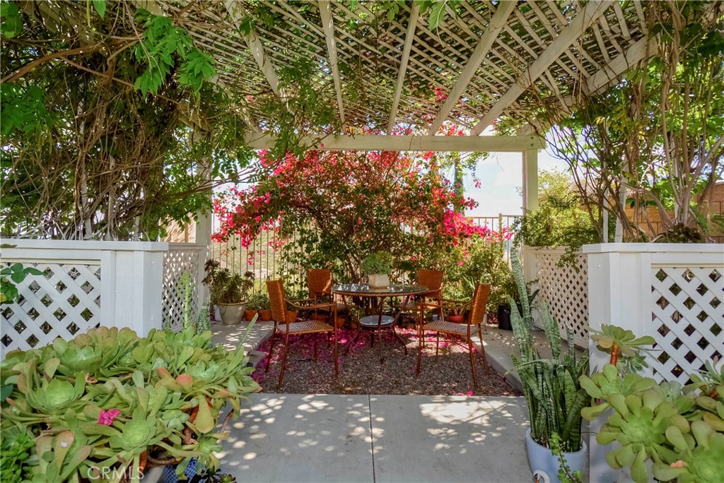 https://media.crmls.org/medias/180d5310-be9b-4102-90b5-dc523c94aafb.jpg?preset=X-Large