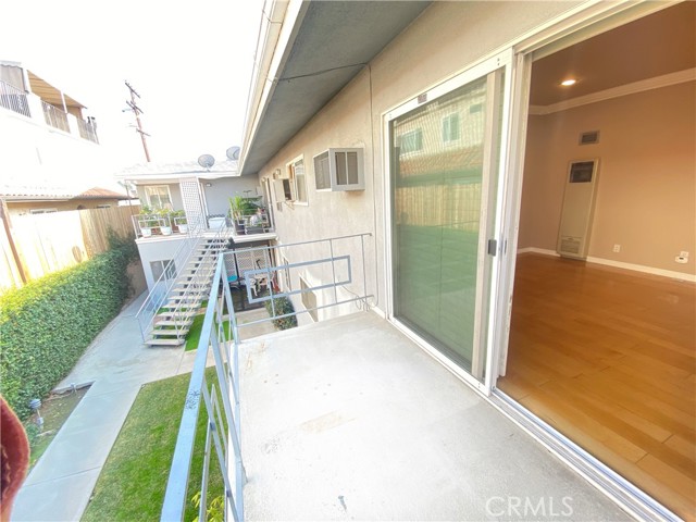 Detail Gallery Image 6 of 16 For 418 E Harvard Rd #F,  Burbank,  CA 91501 - 2 Beds | 1 Baths