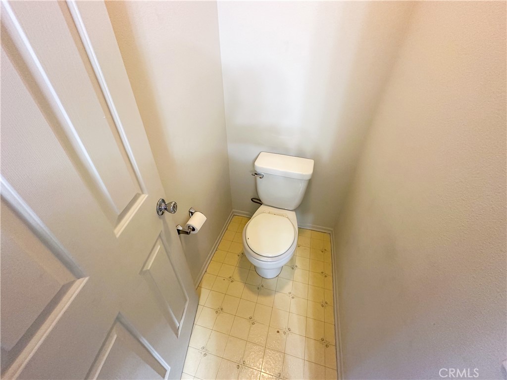 https://media.crmls.org/medias/180e3a6b-c95f-4a6d-b93a-3dd8d22cadcd.jpg?preset=X-Large