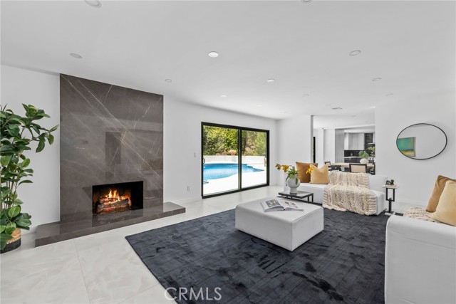 Detail Gallery Image 7 of 35 For 20101 Greenbriar Dr, Tarzana,  CA 91356 - 5 Beds | 4 Baths